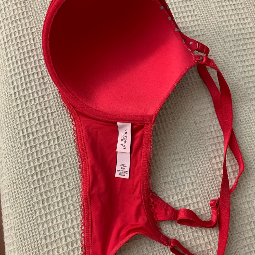 Bras - Picture 4 of 4